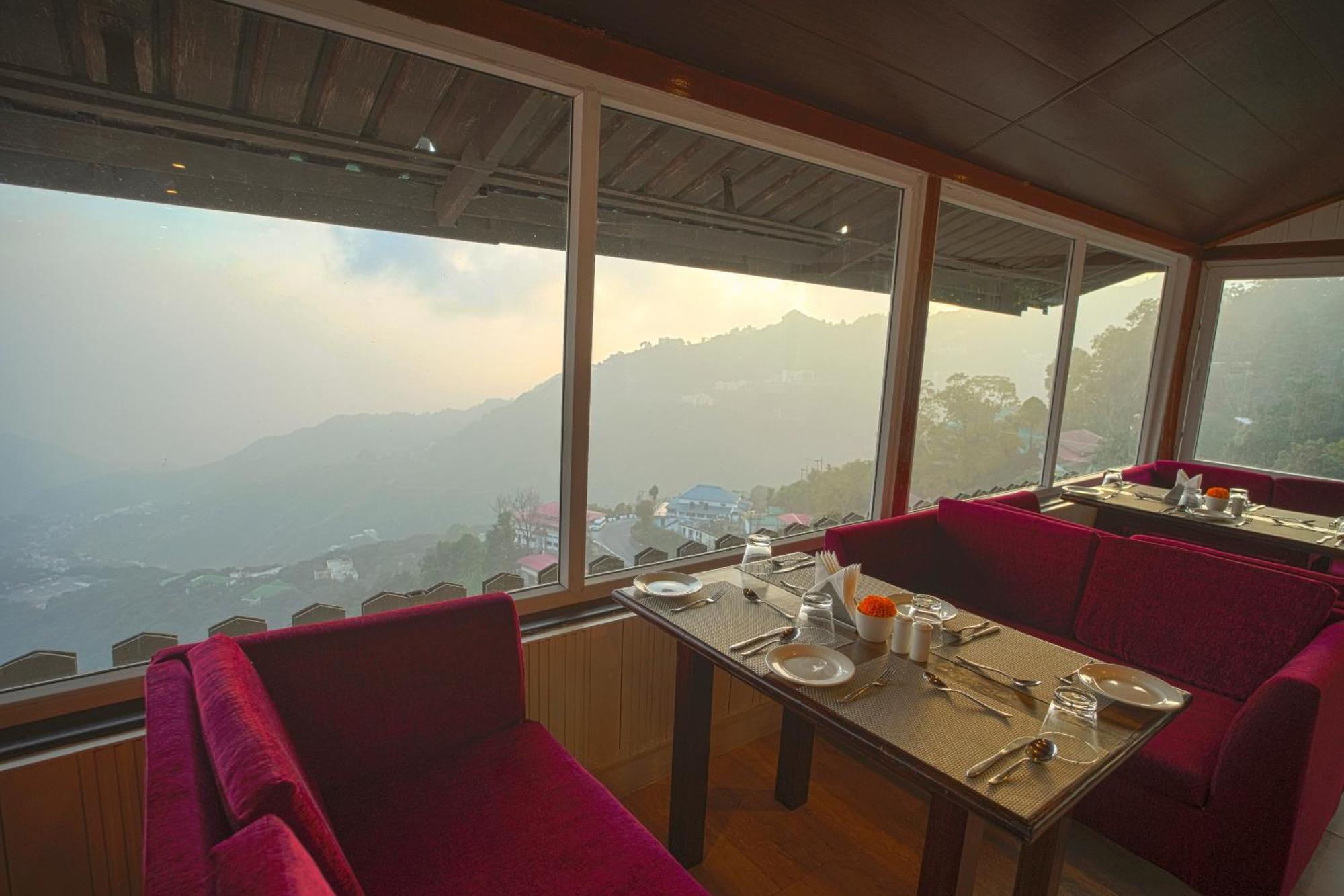 Yashshree Mussoorie Mall Road Buitenkant foto