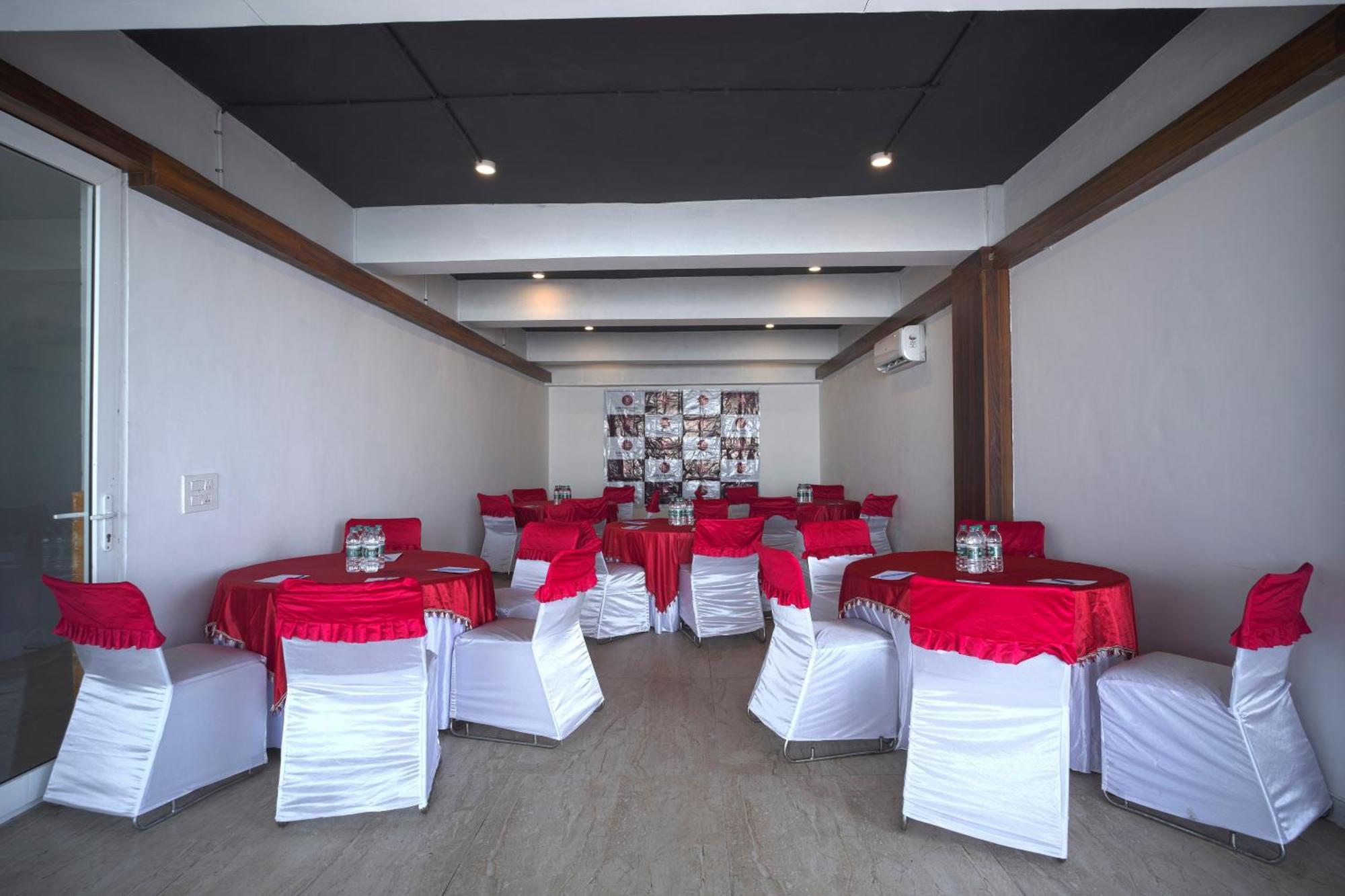 Yashshree Mussoorie Mall Road Buitenkant foto